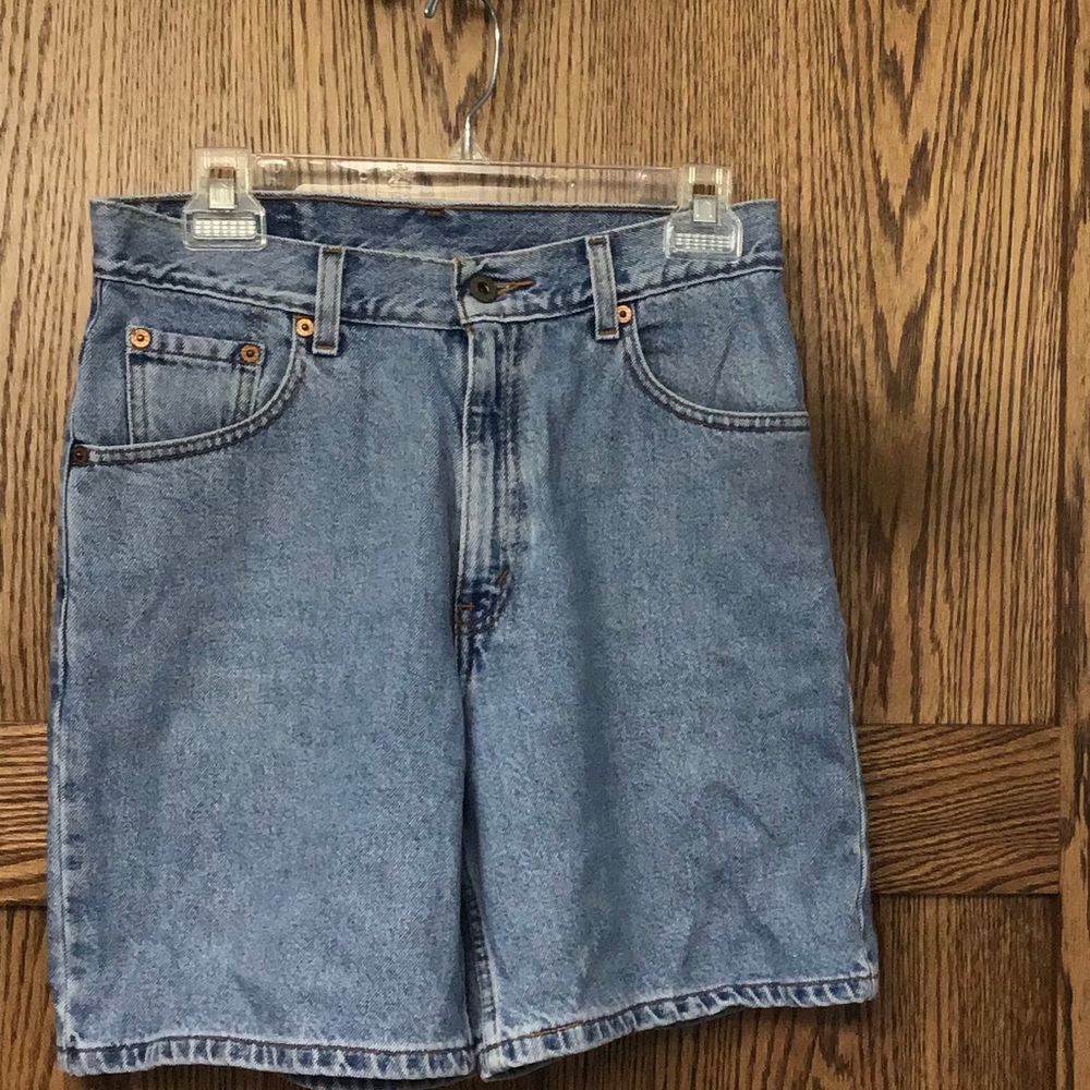 Levi’s shorts.